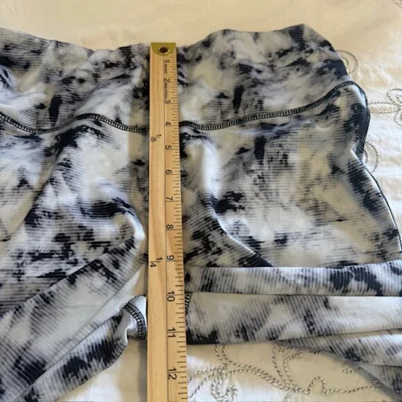 Women's Vogo Athletica Leggings Medium Capri Black White Athleisure Fitfashion - Picture 7 of 10